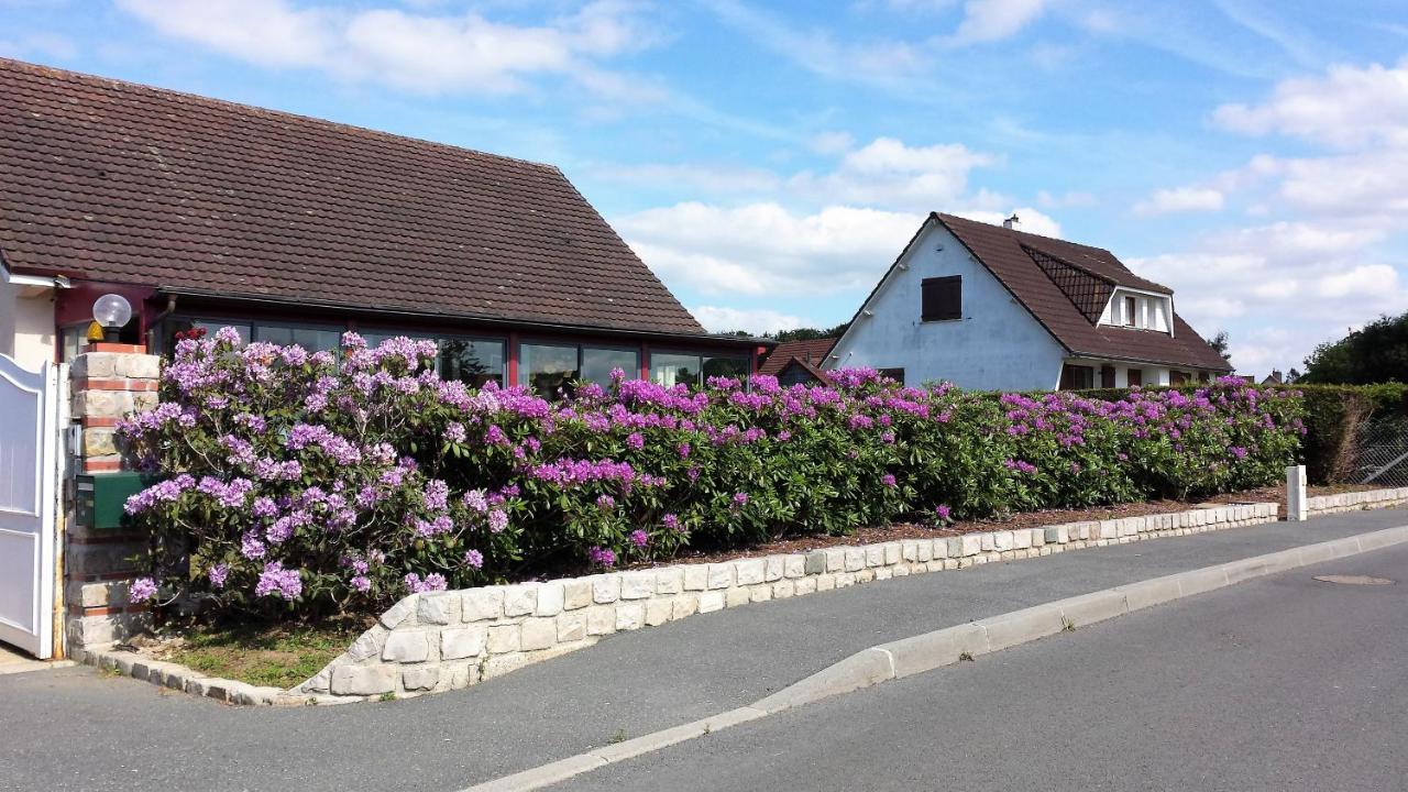 CHAMBRE PRIVEE AVEC SALON, garage voiture, vélos, motos Tourville-sur-Arques Exterior foto