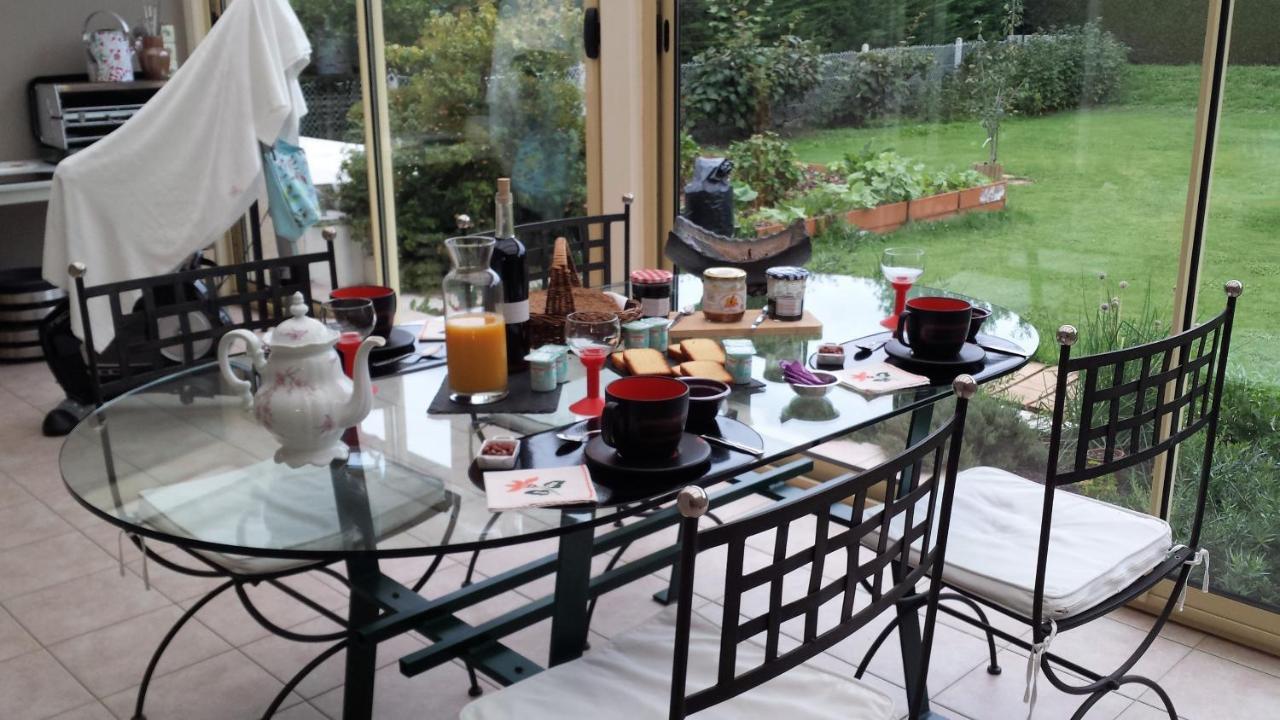 CHAMBRE PRIVEE AVEC SALON, garage voiture, vélos, motos Tourville-sur-Arques Exterior foto